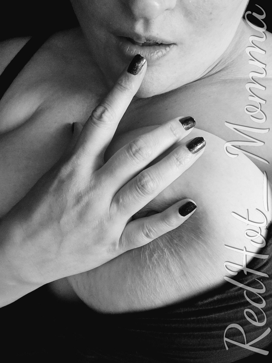 RedHot_Momma's tweet photo. @JstCallMeElle I do love black and white 🖤🤍 https://t.co/2Q9ISbEA4r