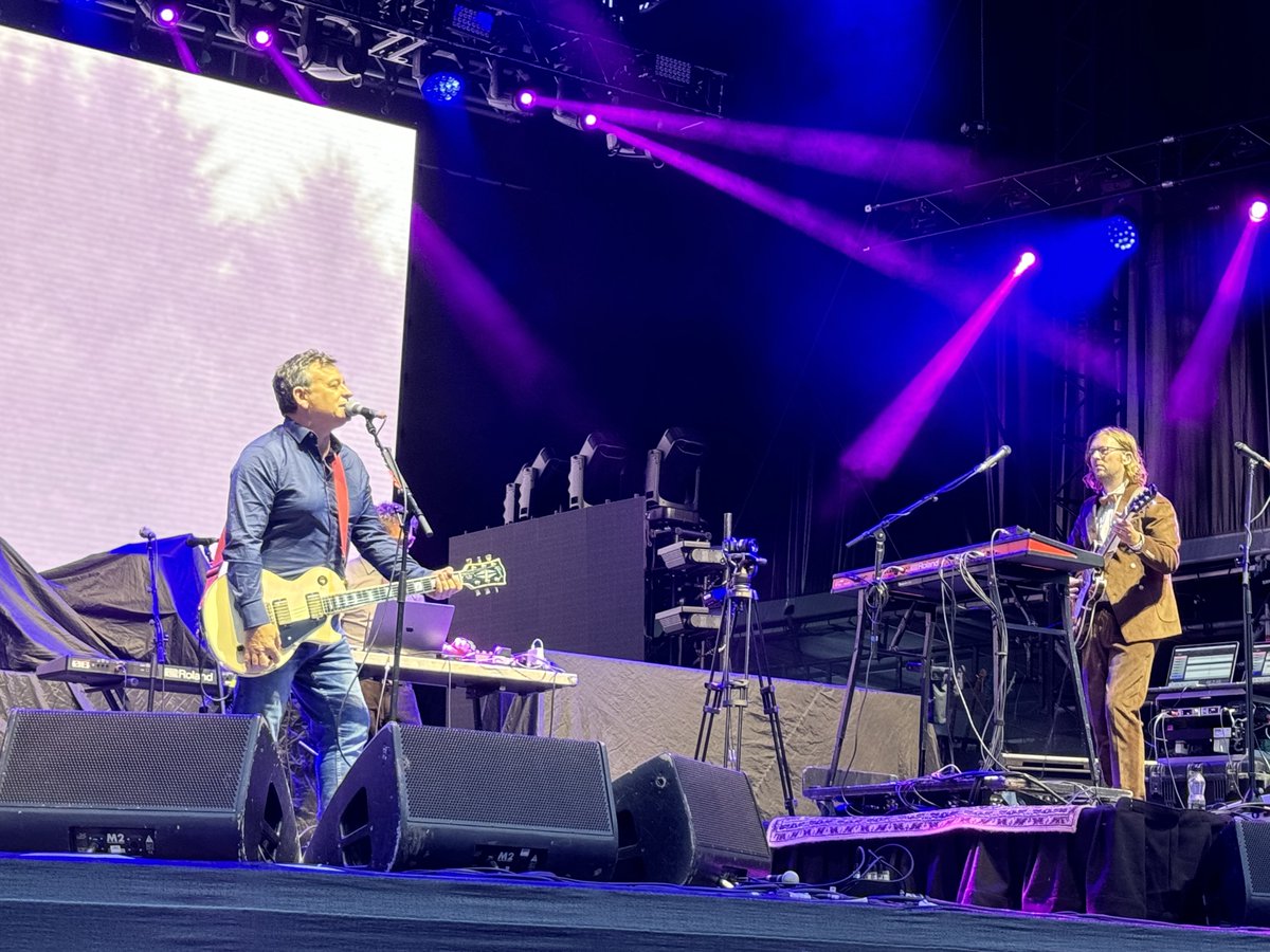 Forever Delayed (@fdforum) on Twitter photo 📷| James Dean Bradfield with @PSB_HQ - Turn No More - Stoke Trentham Gardens 🏴 17/08/2024
#ManicStreetPreachers | <a href="/Manics/">Manic Street Preachers</a> | <a href="/TrenthamLive/">Trentham Live</a> 📷| James Dean Bradfield with @PSB_HQ - Turn No More - Stoke Trentham Gardens 🏴 17/08/2024
#ManicStreetPreachers | <a href="/Manics/">Manic Street Preachers</a> | <a href="/TrenthamLive/">Trentham Live</a>