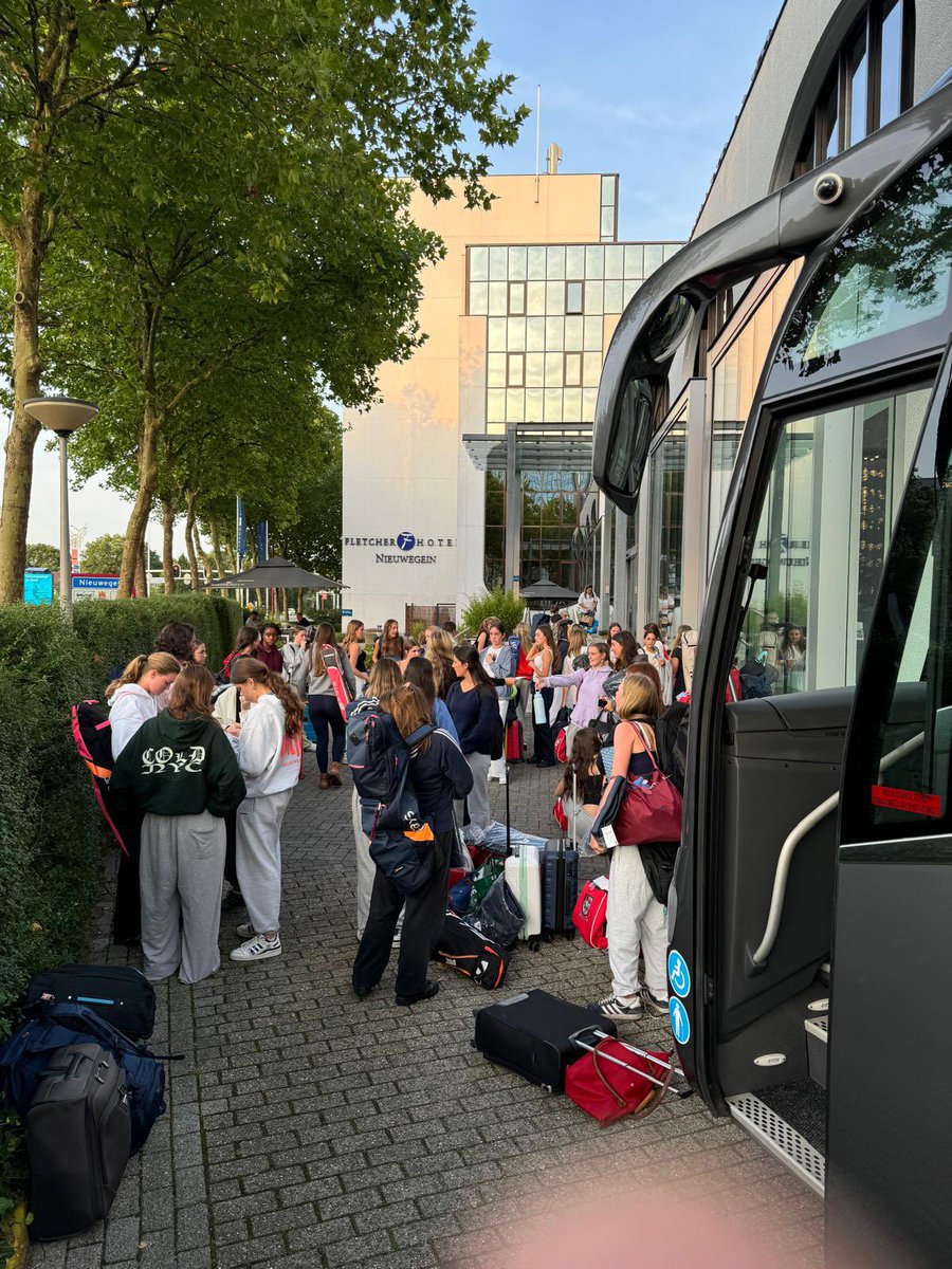 Hurst_Hockey's tweet photo. A long day of travelling, the girls have been superb. We’ve checked in, had some dinner and ready for some training tomorrow 🦅🇳🇱 #WeAreHurst https://t.co/z9CmHsZhHz