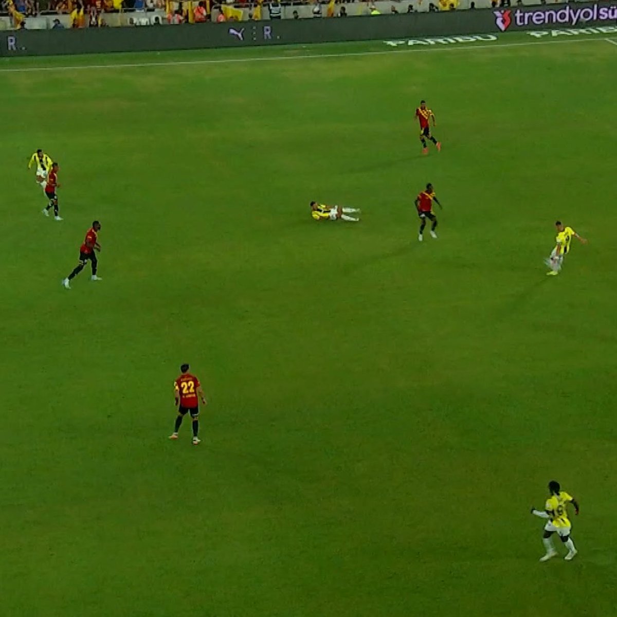 Ofsayt verildi...

Çünkü ku pozisyon  devamın da  Nesyri itildi ve Penaltı'ydı. 

#GÖZvFB
"Göztepe - Fenerbahçe" ofsayt 
En-Nesyri İsmail kadir sağlam İptal