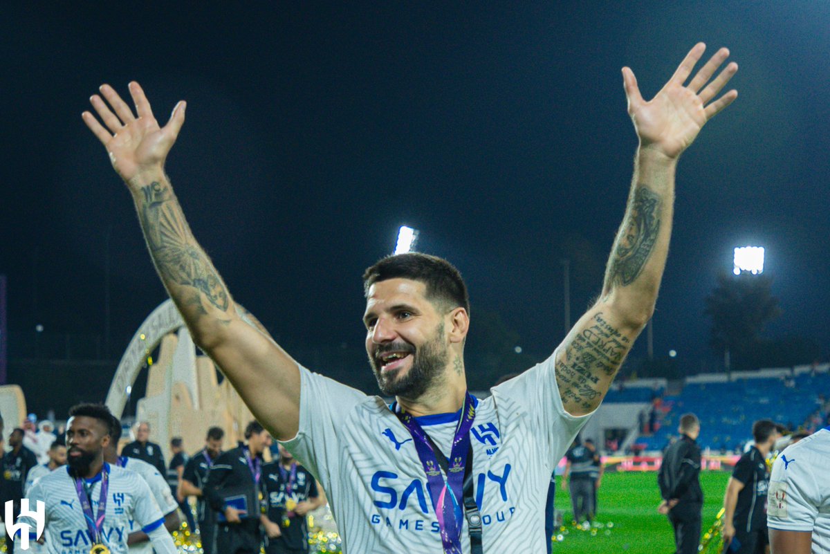 هُنا يكتب #الهلال أمجاده 🏆💙
#الهلال_70بطولة