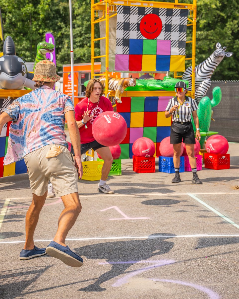 phishmondegreen's tweet photo. Squarely to Havefun is an improvisational, hyper FOUR-SQUARE tournament, open to all ages and abilities, concluding in a trophy ceremony every evening. Right next to Taste the Beer. Every player gets a prize! Today until 4:30PM and tomorrow. https://t.co/lgHOuNrqNt