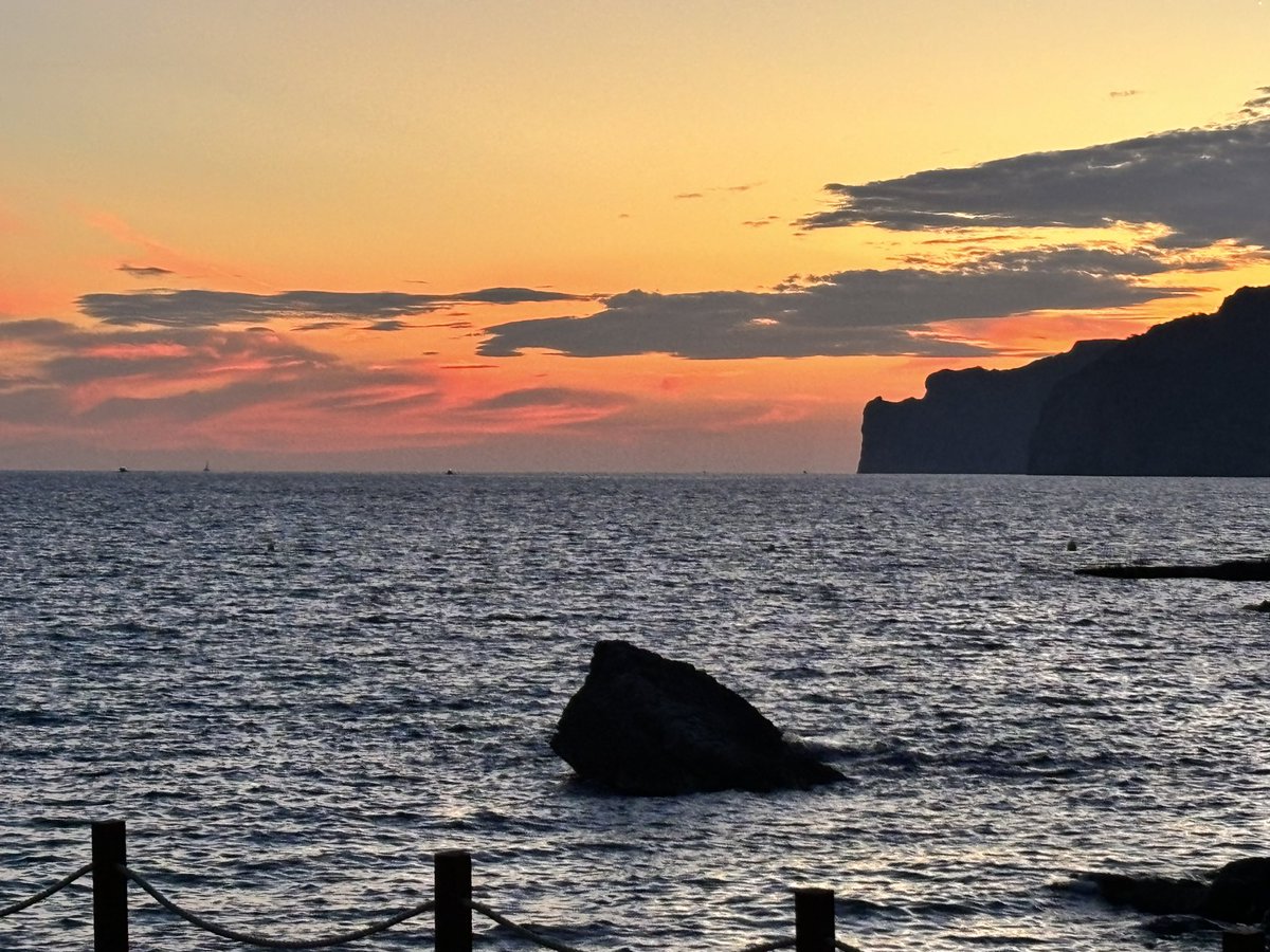 Stunning sunset tonight in Santa Ponsa #santaponsa #Mallorca