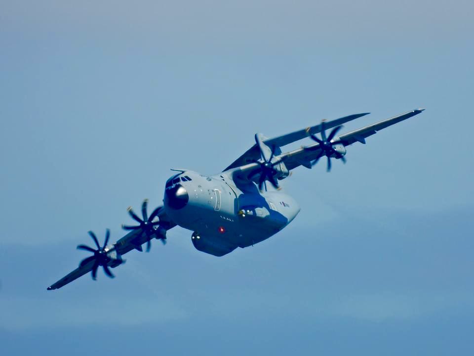 Mightychub's tweet photo. #ZM418 @RAFBrizeNorton taking in Liverpool #JohnLennonairport  flyby 2x down the runway 150824 with a @RAFCSG #RAF #29Sqd #FGR4 #Tiffie  #Cobra054 @RAFConingsby doing a divert was also impressive exiting the runway #rollingthunder https://t.co/Ggf5urJ312
