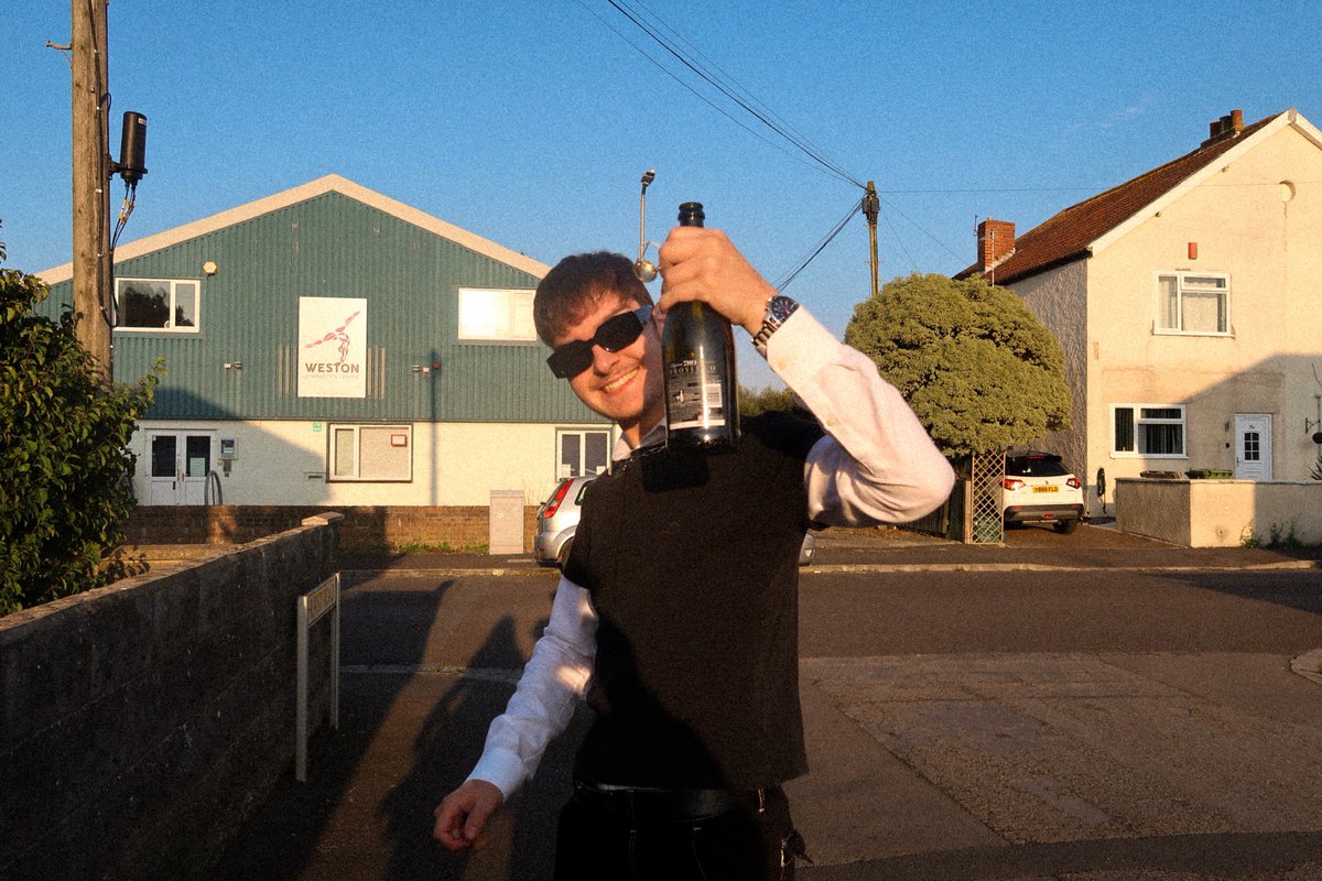 sam calvert tweet media