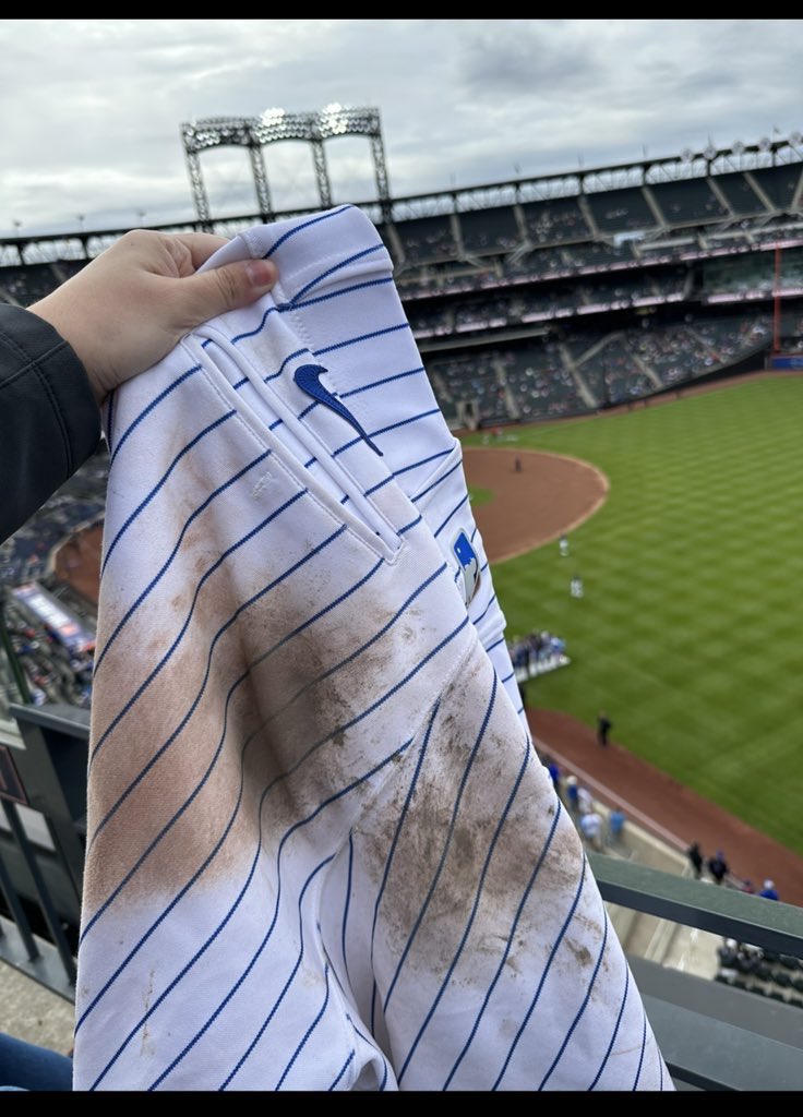 jesssspressss's tweet image. Getting Francisco Alvarez pants, now they need to get autographed. Can ya help a girl? #metspregame