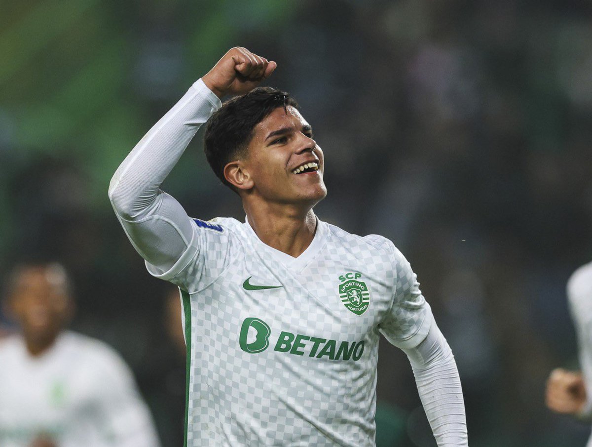 Sporting_CPAdep's tweet image. 🚨 Mateus Fernandes vai rumar ao Southampton por 15M€ + 4M€, avança @abolapt. 

O talentoso médio de 20 anos diz adeus depois de 8 anos a vestir de leão ao peito.