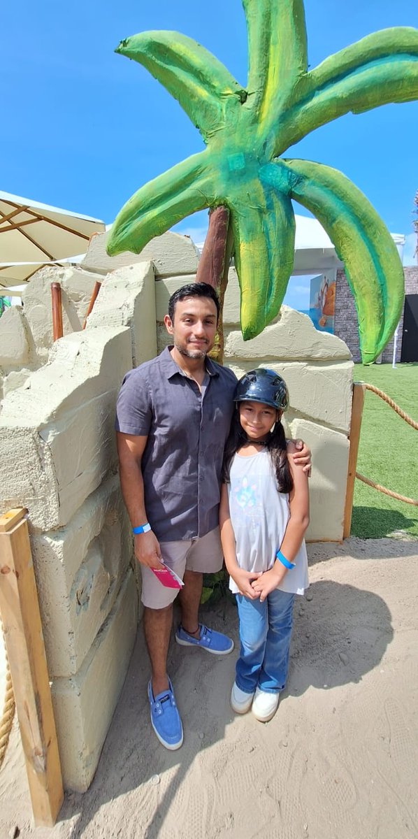 RadioDisneyMX's tweet photo. ¡Este mes es de #DisneyPrincesa y así lo estamos celebrando! 💞✨️
Nos la estamos pasando increíble en #RadioDisneyMazatlán haciendo actividades inspiradas en Ariel y Moana 🌊🐚
#CreaTuMundo https://t.co/MRfDp01ULs