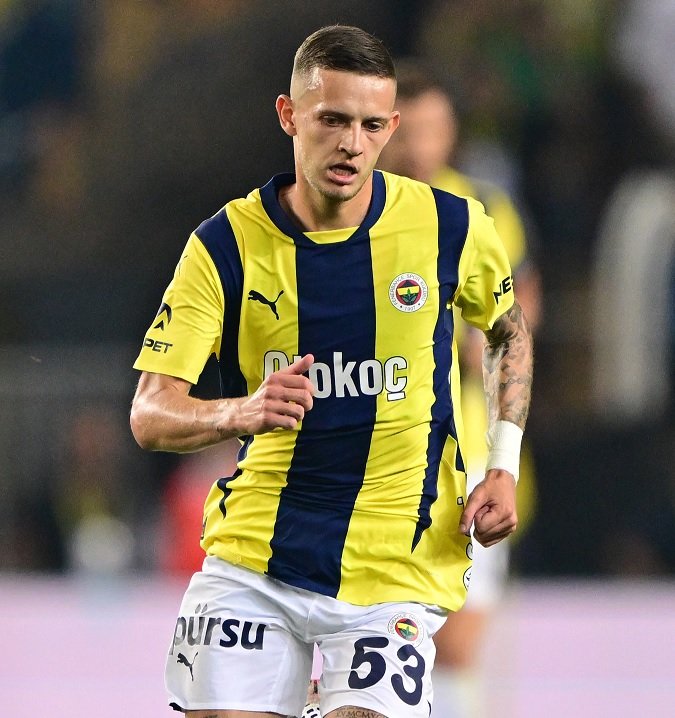 İlk yarıda Szymanski: 

▪ 5 ikili mücadelenin 4'ünü kazandı. 
▪ 1 asist yaptı. 
▪ En çok sahipsiz top kazanan futbolcu.