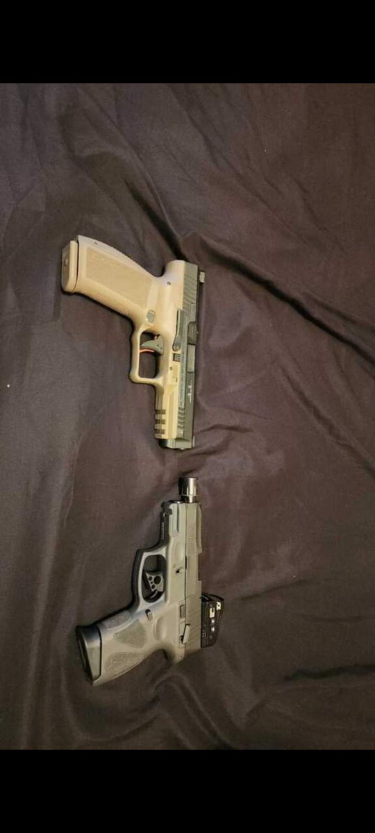 shanegrigg1's tweet photo. @OffTopicShow2 Let them come on over they going to learn what the 2nd amendment is use for and them not the only guns I got https://t.co/r4s97gM8TL