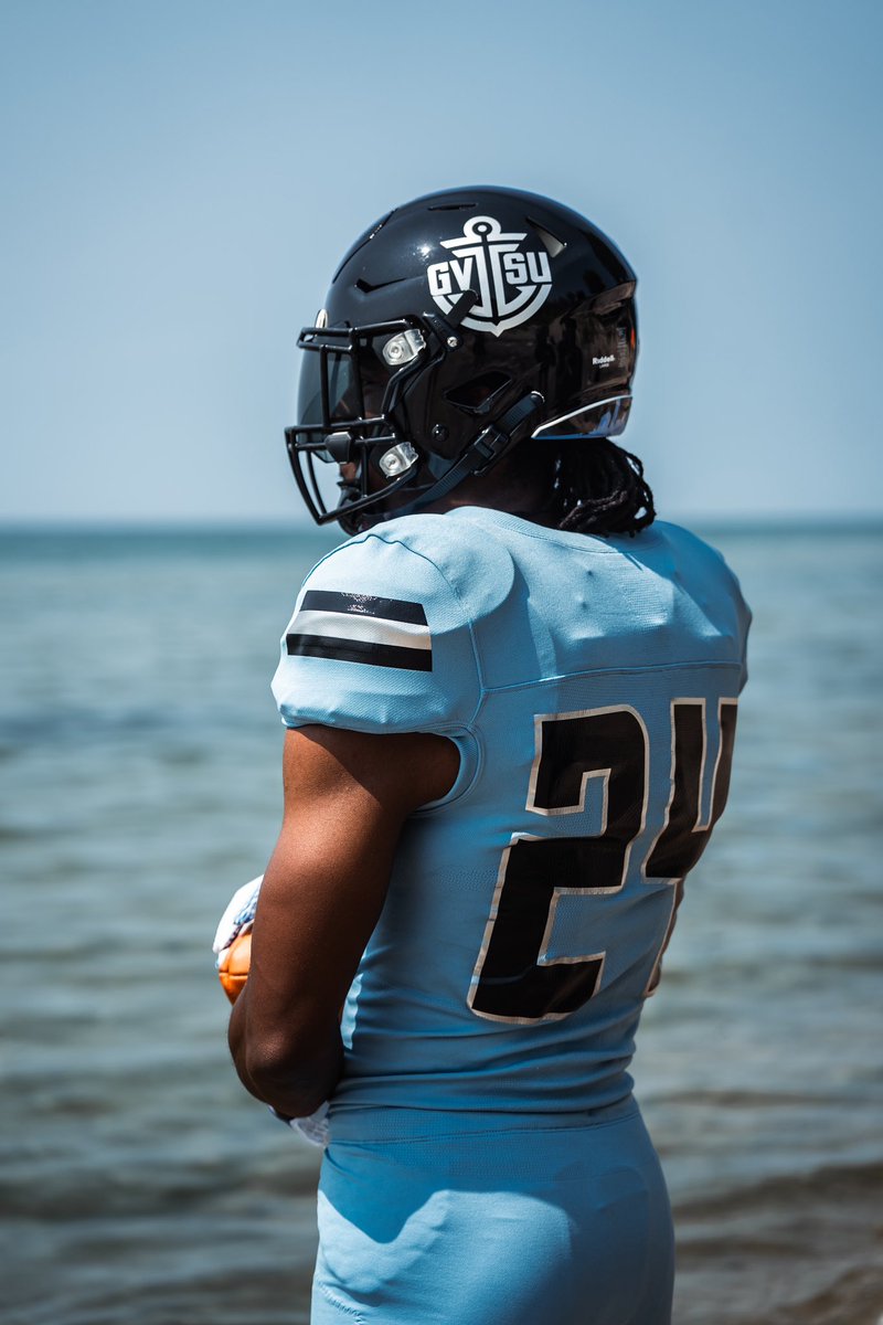 𝑳𝒂𝒌𝒆𝒔𝒉𝒐𝒓𝒆 𝑽𝒊𝒆𝒘𝒔. 🌊
𝟫.𝟧.𝟤𝟢𝟐𝟒
Let’s paint Lubbers in 𝙑𝙞𝙣𝙩𝙖𝙜𝙚 𝘽𝙡𝙪𝙚.
👕: rb.gy/huywxt
🎟️: gvsutickets.com/616

#AnchorUp| #WAWG #ReachHigher