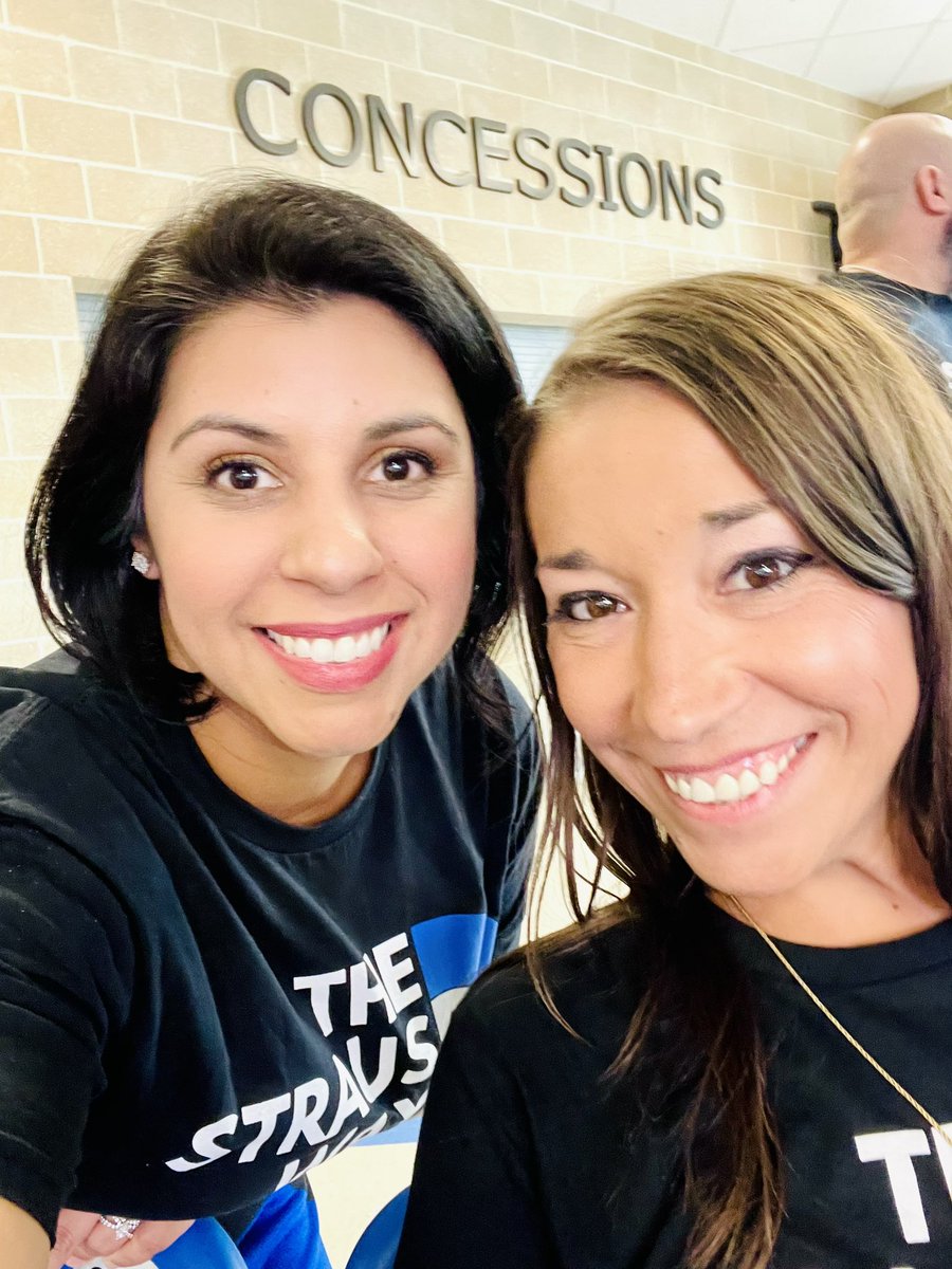 katykorz's tweet photo. Few snapshots of the days leading up to the big day! Blessings for all educators, students and families as we begin the new school year on Monday!! 💎@NISDStraus @NISD @MrsJNWilliams @delgadoscience @autumn_peralta @MrsGalvan253 #75 #THESTRAUSWAY https://t.co/PK1P9xQ9IV