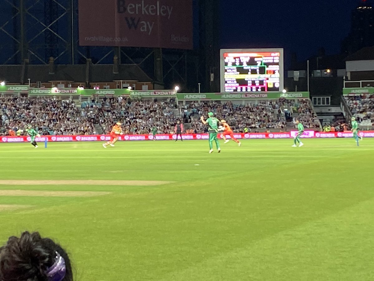 This is incredible action here at the Oval. Phoenix and Brave tied at the end of the game and we are going to a super 5!!

Wow!