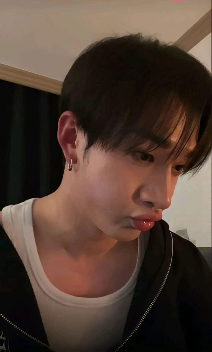 MischievousChan's tweet photo. Boyfriend material! https://t.co/zL1yNTmSzL