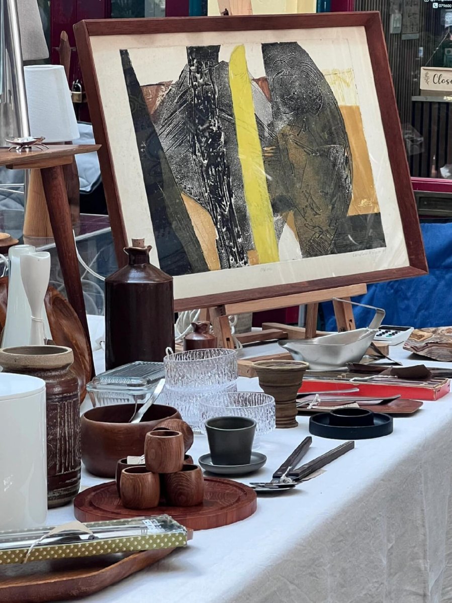 Kherwin5's tweet photo. Furniture, I went to Leadenhall market, which sells trendy clothing accessories and handicrafts. 👀🥰 https://t.co/2cRTcbqIi9