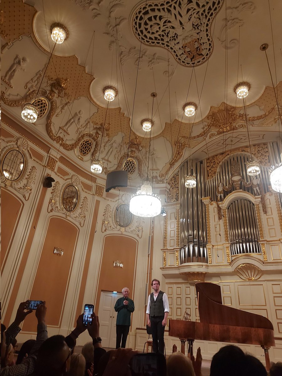 Julien Prégardien was in tears at the end of Die schöne Müllerin, and I am in tears too! What an amazing performance by him and by Andras Schiff tonight at the Mozarteum
