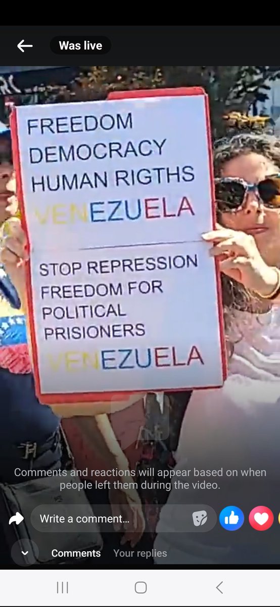 kimpssble100's tweet photo. The rest of the world is trying to get rid of dictatorship and communism--- American is thinking of voting it in. #ImNotWithHer https://t.co/vxswroZsQY