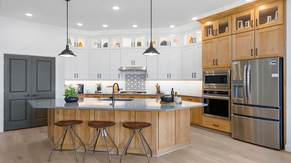 At the heart of our David Weekley Homes 55-foot model is a gourmet kitchen featuring a unique hexagon-shaped island, offering ample space for cooking, dining, and socializing. Open daily at 5311 Elegance Court!

Learn more: bit.ly/twitter-meri