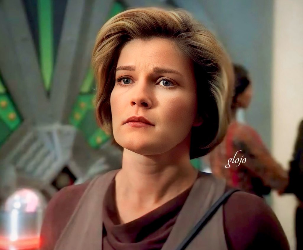 GlojoCuscuhing's tweet photo. Captain Kathryn Janeway Star Trek Voyager episode season four Concerning Flight 🥰x.        
#CaptainKathrynJaneway 
#StarTrekVoyager #Catarina 
#ConcerningFlight #Trekedit https://t.co/pt9M8wyL6H