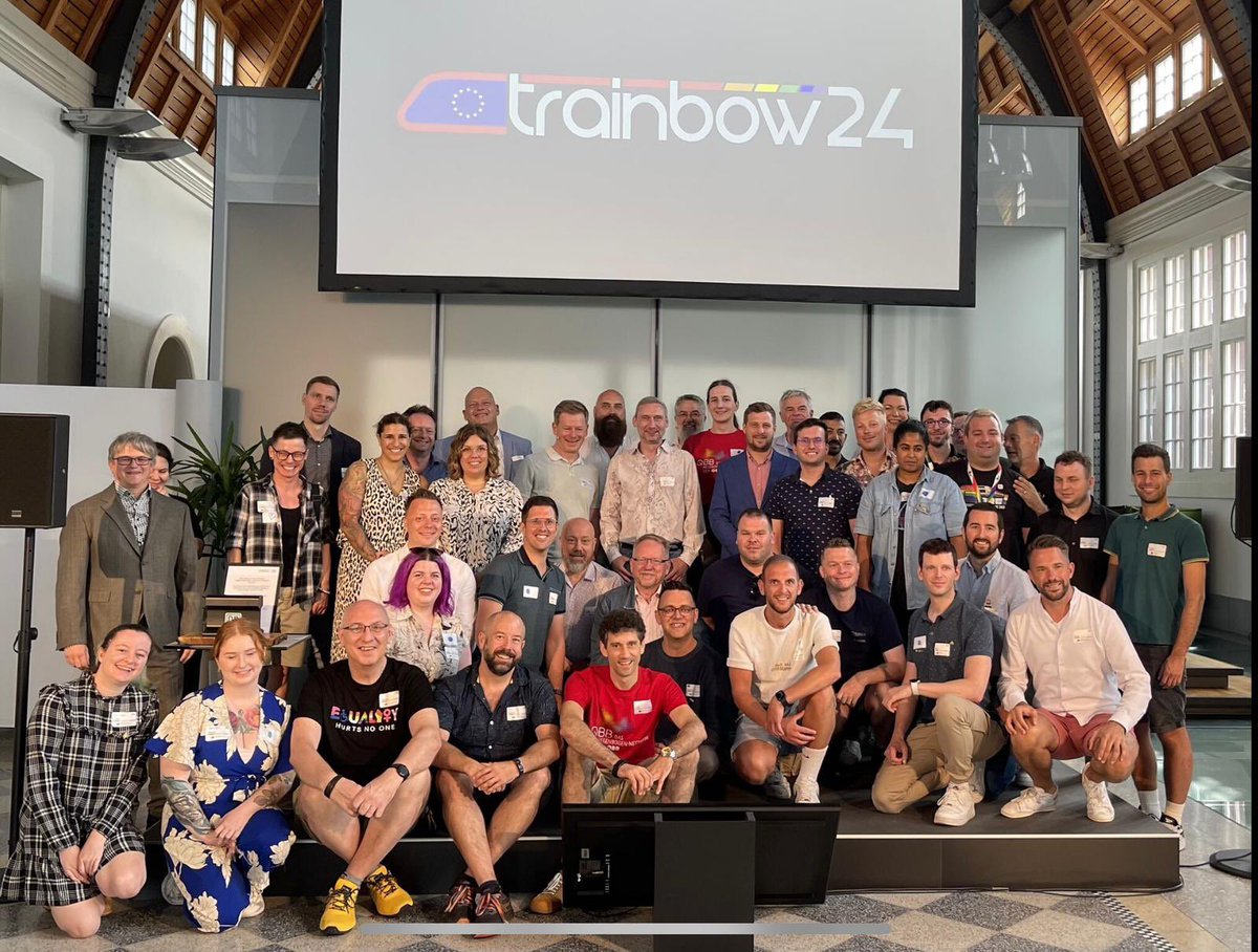 GareLGBT's tweet photo. L’association était présente à Potsdam, Allemagne pour le séminaire de Trainbow Europe 🇪🇺
L’occasion de participer à de nombreux groupes de travail et de rencontrer le CEO de la Deutsche Bahn 🇩🇪 https://t.co/fEJC3vRLKA