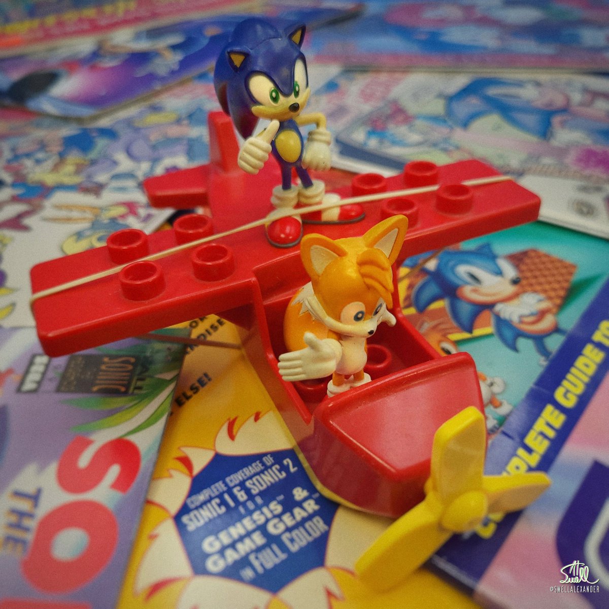 SwellAlexander's tweet image. The new Tornado might just be the best toy in the Jakks Sonic line so far; it feels super deluxe. If I had this thing growing up, I&apos;d never put it down. Back then, all I had to work with was this LEGO plane, a rubber band, and my imagination, but hey — I made do 😂