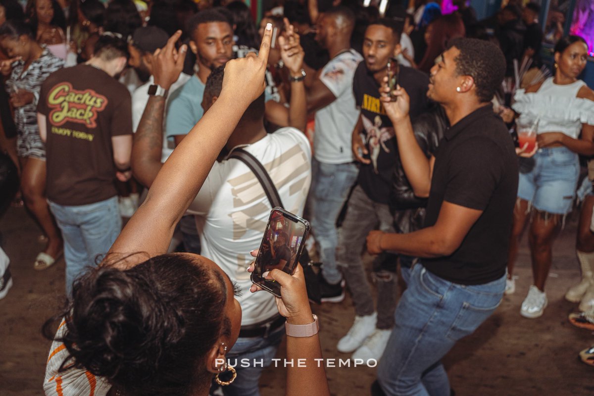 TICKETS ARE IN OUR BIO VIA SHOOBS 🎟️

For the girls &amp; guys who love to have fun 🗣️🗣️🗣️

SUNDAY 1ST SEPTEMBER! 1-11PM

OASIS BUBBA, ANGEL 📍

Bringing the best DJ’s:
@dj_skrillz 
@vinethealchemist 
@supermidziee 
<a href="/EmeEsther_/">DJ Emz</a> 
Host @billzybe 

shoobs.com/events/98881/s…