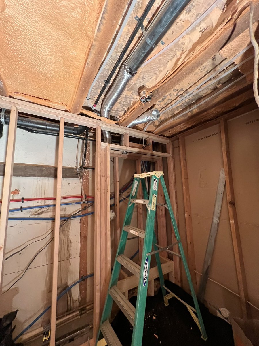 SmallTownfms's tweet image. And so it continues!

#DIY #remodel #hellonearth #bathroom