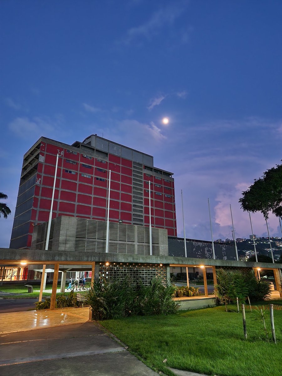 CeeReO2Ve's tweet image. Luna,  tu que la ves...