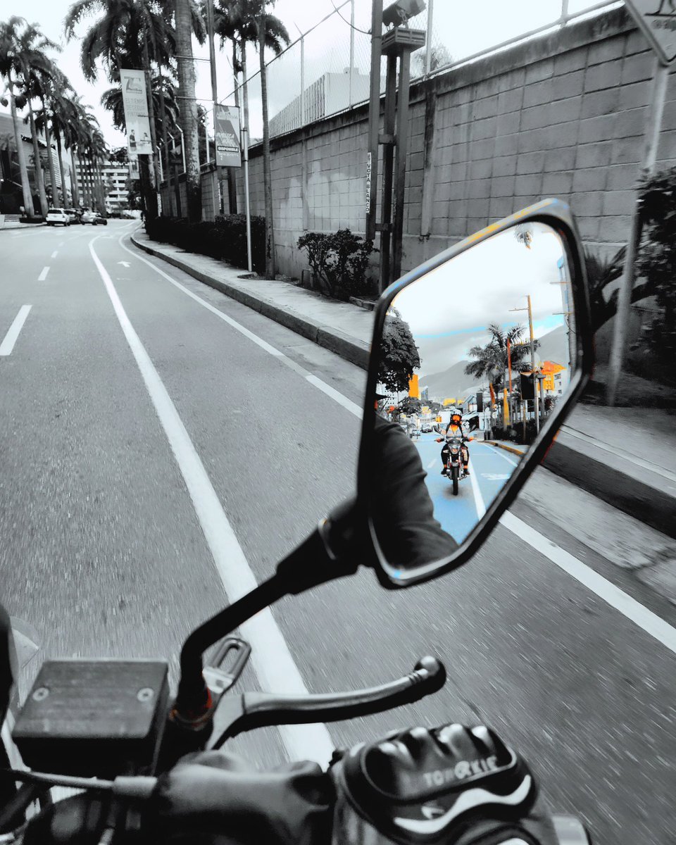 CeeReO2Ve's tweet image. Amor por el retrovisor.