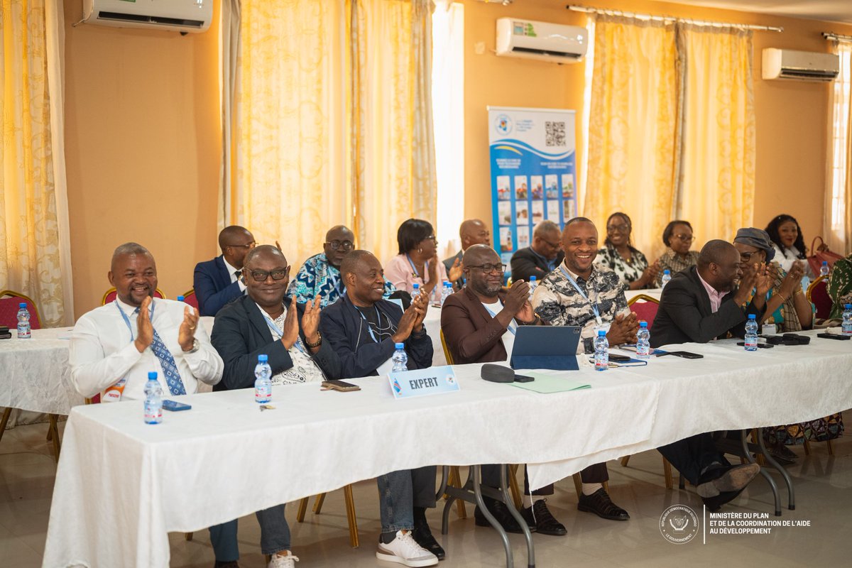 PlanRdc's tweet image. 17.08.2024 | Kisantu-RDC
#Anapi #ClimatDesAffaires

Ce samedi 17 août 2024 à Kisantu, dans la province du Kongo-Central, le VPM, Ministre du Plan &amp;amp; CAD @guylainnyembo_ , a procédé à la clôture des travaux du Groupe Technique d’Experts sectoriels sur le Climat des Affaires.