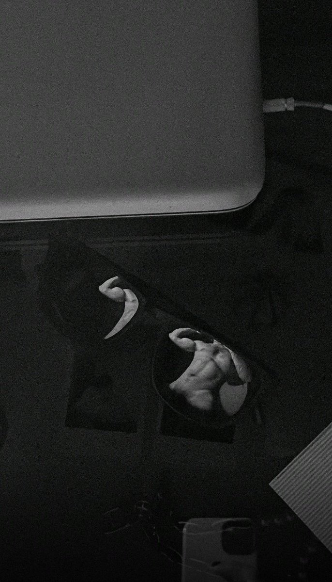 CeeReO2Ve's tweet image. ¿Cómo así que los hombres no saben tomarse nudes?