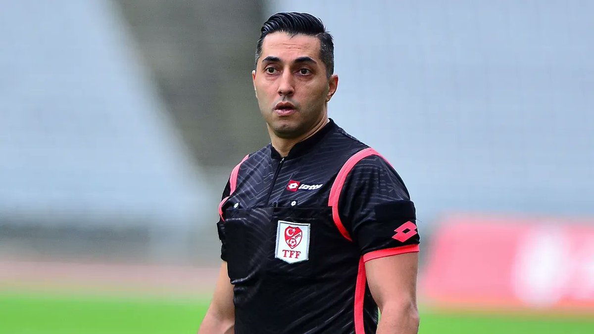 forzacimbom's tweet photo. Ülkenin beka sorunu sahalara girip gündemi değiştirmeye çalışsa da Fenerbahçe'ye 3 puan hediye eden Hakem Kadir Sağlam ve VAR Mustafa İlker Coşkun'un gündemden düşmesine izin vermeyeceğiz!

Hacıosmanoğlu ve Koç ortaklığı bu akşam deşifre olmuştur!

#FenerinİbrahimiVAR https://t.co/RP0KE8pkXD