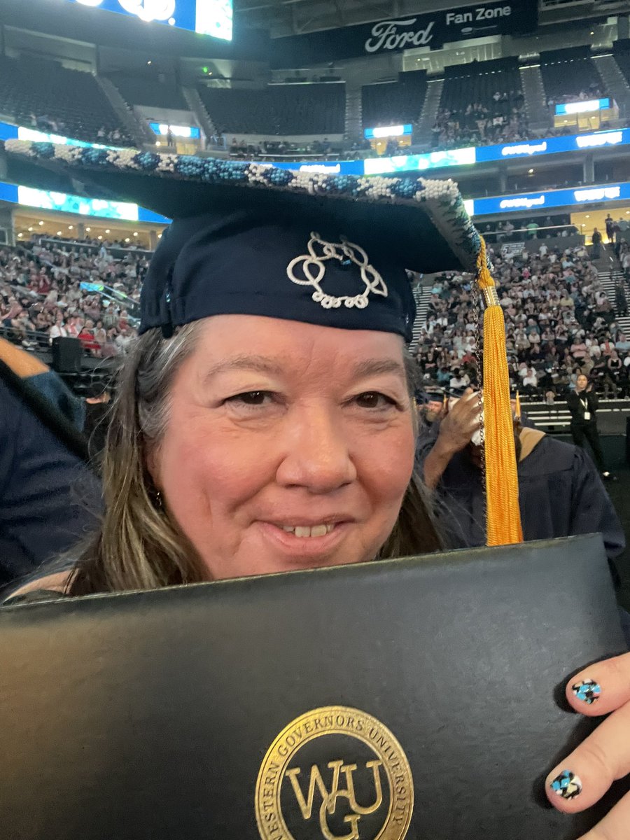 nativepilgrim's tweet photo. It’s official! 👩🎓 Thanks @wgu #wgu100 #wgugrad https://t.co/fnpjn7BoDj