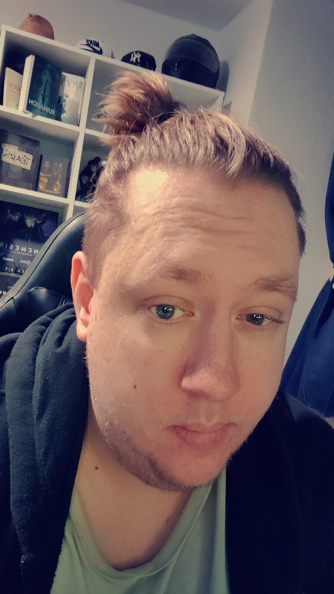 Chriisuu's tweet photo. @alpakamama Neuen Haarstyle ausprobiert 😅 https://t.co/4e8GM9sVpE
