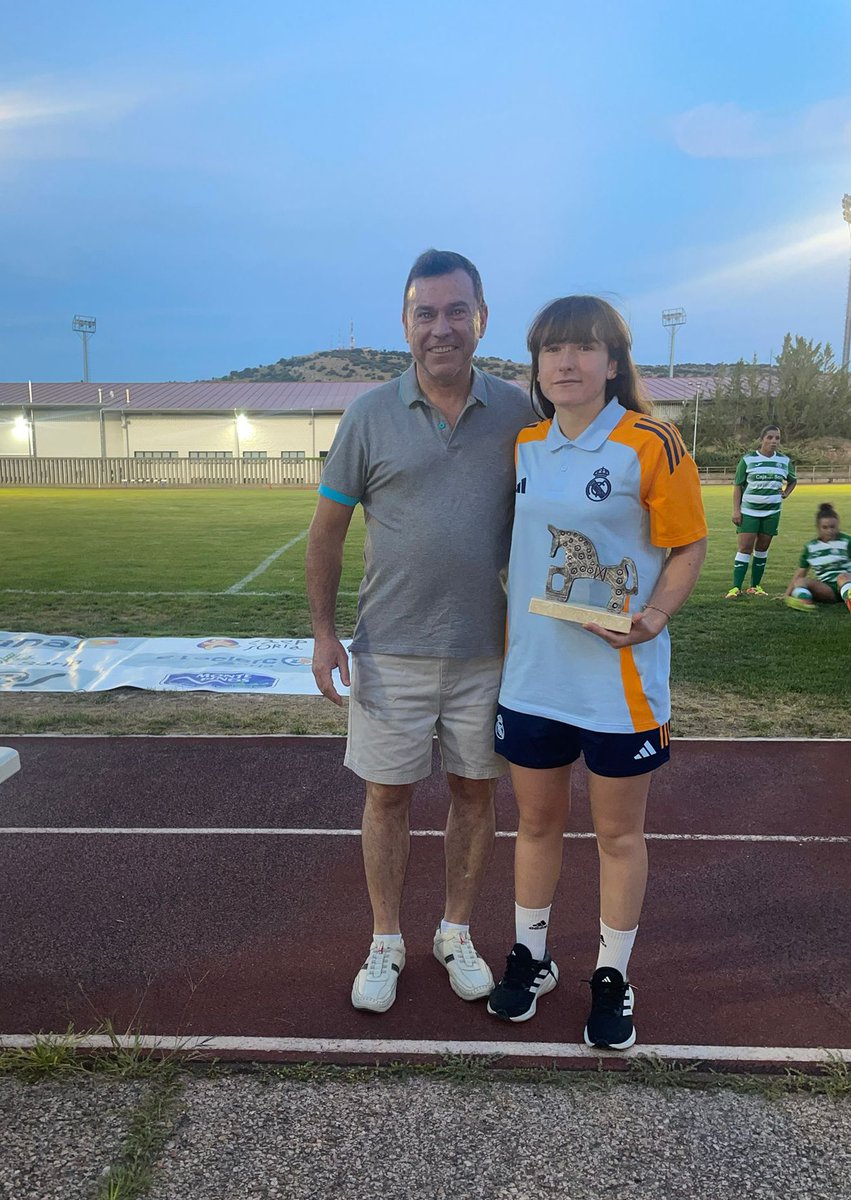 cdsanjosesoria's tweet photo. FEMENINO | I TROFEO SAN JOSÉ

Finaliza el I Trofeo C.D. San José de Soria.

🥇@DinamoGuadaFem 
🥈@realmadridfem 
🥉@cdsanjosesoria 

#VamosSanJosé | #SanJoséFemenino https://t.co/PWDojzfJ41