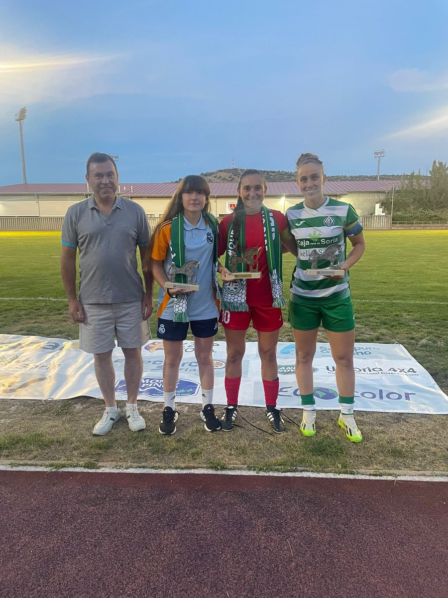 cdsanjosesoria's tweet photo. FEMENINO | I TROFEO SAN JOSÉ

Finaliza el I Trofeo C.D. San José de Soria.

🥇@DinamoGuadaFem 
🥈@realmadridfem 
🥉@cdsanjosesoria 

#VamosSanJosé | #SanJoséFemenino https://t.co/PWDojzfJ41