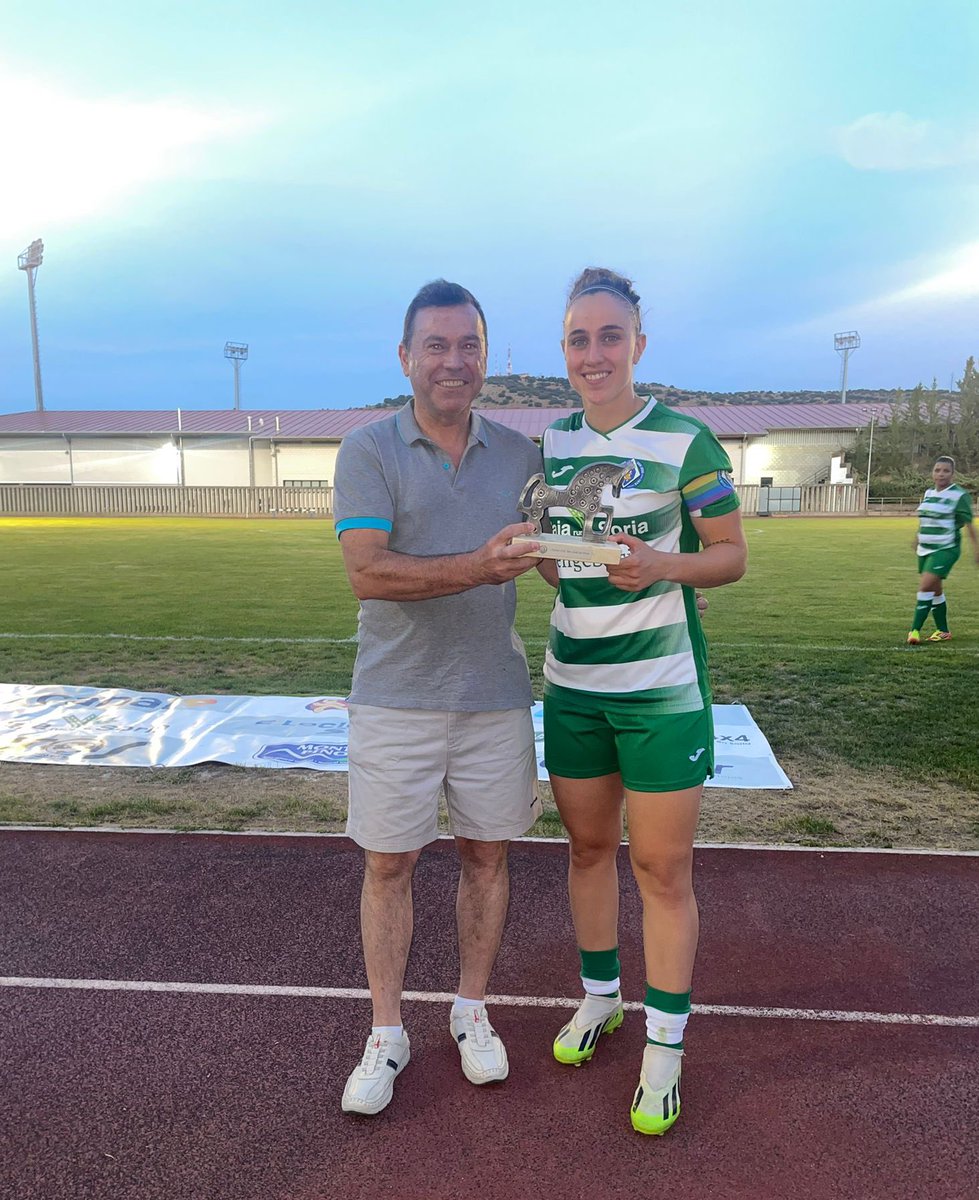 cdsanjosesoria's tweet photo. FEMENINO | I TROFEO SAN JOSÉ

Finaliza el I Trofeo C.D. San José de Soria.

🥇@DinamoGuadaFem 
🥈@realmadridfem 
🥉@cdsanjosesoria 

#VamosSanJosé | #SanJoséFemenino https://t.co/PWDojzfJ41
