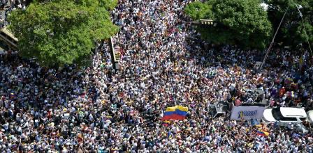 pburelli's tweet photo. VENEZUELA UNIDA | QUEDÓ CLARO QUE AUNQUE NO TODOS PUDIMOS VOTAR, TODOS CONTAMOS

@NicolasMaduro y Cia. deben entender que el robo no paga, que el abuso les costará muy caro y que sus días impunes están contados. https://t.co/rhd18DNDPU