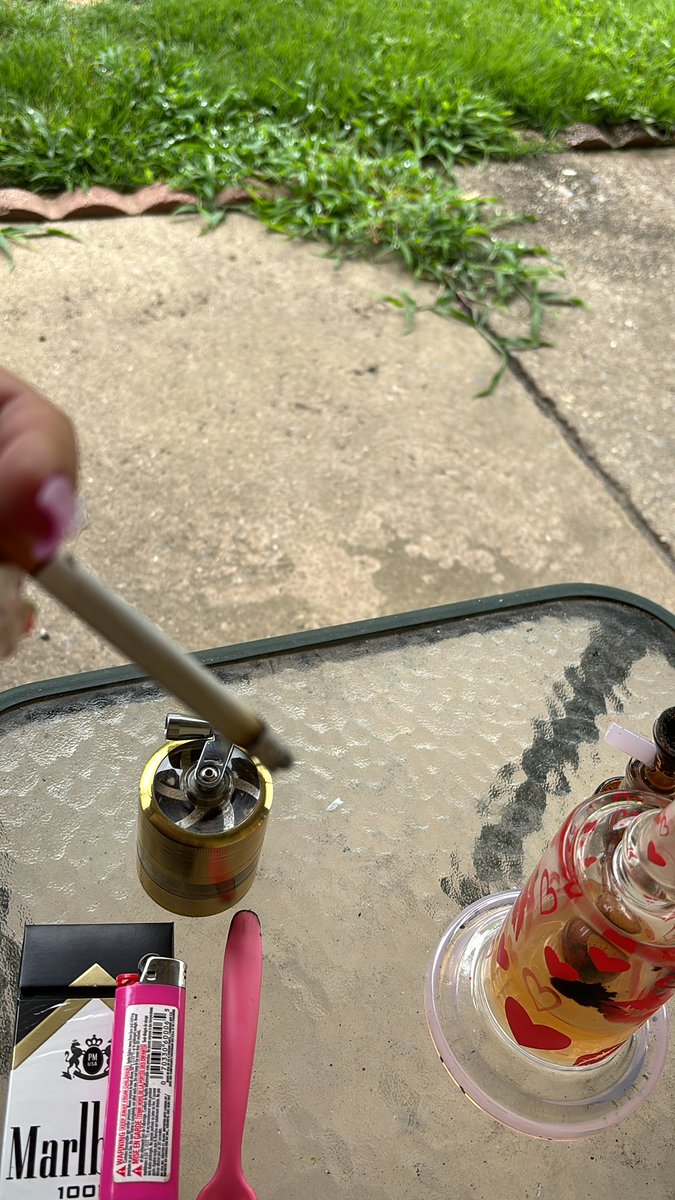 SMOKIE TIME ( ik i gotta clean my bong stfu ) 
#nsfwtwt