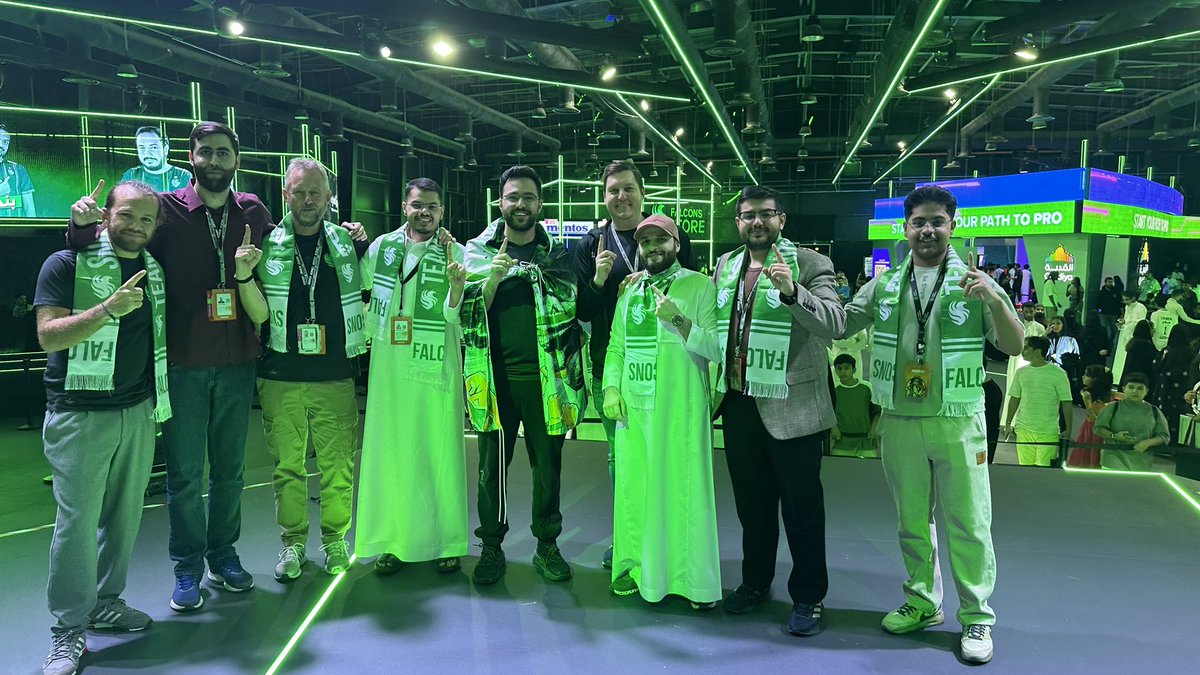 اللهم لك الحمد حتى ترضى 

فالكونز ابطال اول نسخة كاس عالم للرياضات الالكترونية  🦅🦅💚💚

مافي كلمات توصف شعوري .. مبروك لكل السعوديين الكاس هذا لكم وراح يجلس بالسعودية 🇸🇦🇸🇦💚💚

فرصة انه فالكونز يتفوق على كل افرقة العالم ويكون افضل فريق بالعالم ولله الحمد ماكانت راح تكون ممكنة