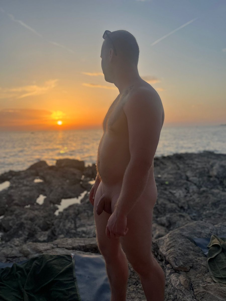 RDteam98's tweet photo. 🌅😈🍸

#gayweekend #gayrovinj #gaybeach #swingersbeach #gaydaddy #gaybear #sunset #beardaddy https://t.co/QtkrqtE49B