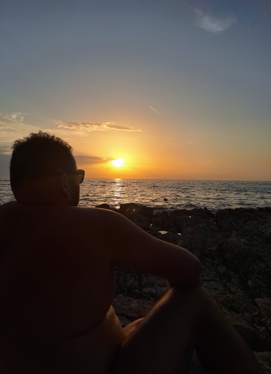 RDteam98's tweet photo. 🌅😈🍸

#gayweekend #gayrovinj #gaybeach #swingersbeach #gaydaddy #gaybear #sunset #beardaddy https://t.co/QtkrqtE49B