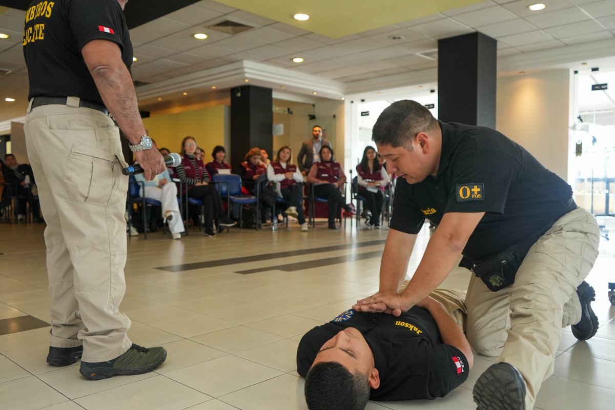 leslye_lazo's tweet photo. ¡Seguimos capacitando a nuestros voluntarios! 💪🏻

En colaboración con el voluntariado de la @CancilleriaPeru, la @CayetanoHeredia, el Cuerpo General de Bomberos Voluntarios del Perú, el Parlamento Andino y los Voluntarios de “Lazos de Amor”, llevamos a cabo una capacitación en coaching y primeros auxilios, habilidades esenciales para su formación.

¡Siempre adelante, queridos voluntarios!💜

#Adelante #ParlamentoAndino #LazosDeAmor #CorazonesRojos #Cancillería #Voluntarios