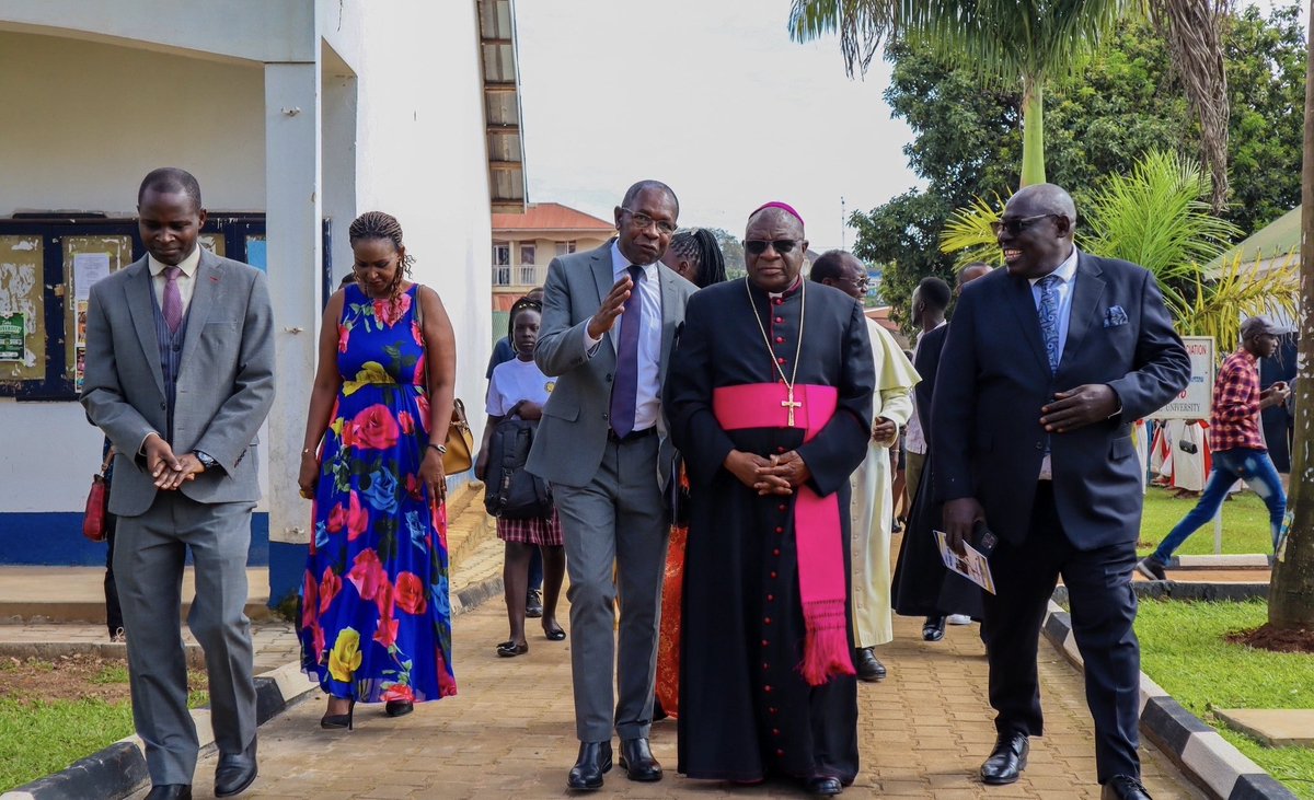 mru_vice's tweet photo. The fear of the Lord is the core source of knowledge, We shall always remember the vist of @ArchBishop Paul Ssemwogerere at @MuteesaIRoyal, Kakeka campus, who led us in the Thanks Giving Mass. https://t.co/0OIwGw8qH3