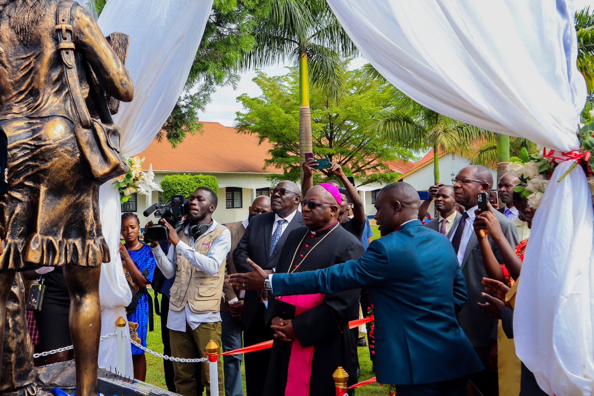 mru_vice's tweet photo. The fear of the Lord is the core source of knowledge, We shall always remember the vist of @ArchBishop Paul Ssemwogerere at @MuteesaIRoyal, Kakeka campus, who led us in the Thanks Giving Mass. https://t.co/0OIwGw8qH3