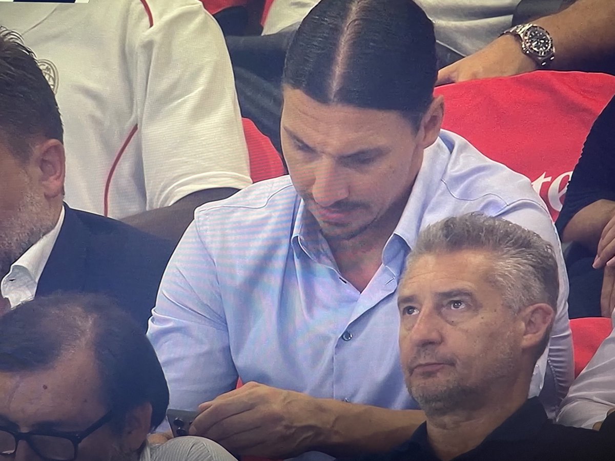 bericomelius's tweet photo. E ora io grande Ibra cosa può inventare…. trovato, scrivo subito, #Kalulu non ci avrai mica creduto? Era scherzo a parte, domani ti aspeto.
#milantorino #milantoro https://t.co/mKMPVEKeAt