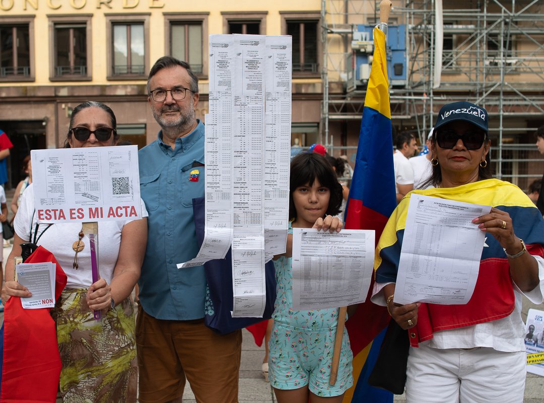 vanehen's tweet photo. Venezolanos en Estrasburgo 
#Yosaliporvzla #VenezuelaLibredeDictadura #venezuelalibre #Venezuela #venezolanosenstrasbourg #venezolanosenelmundo #EdmundoPredidenteDeVenezuela #EdmundoPresidenteElecto https://t.co/EiUETqD36c