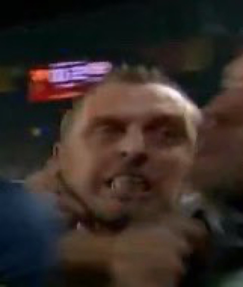 Ali Koç ‘u iten şu orospu çocuğunun suratında ki öfkeye bakın ! #GÖZvFB