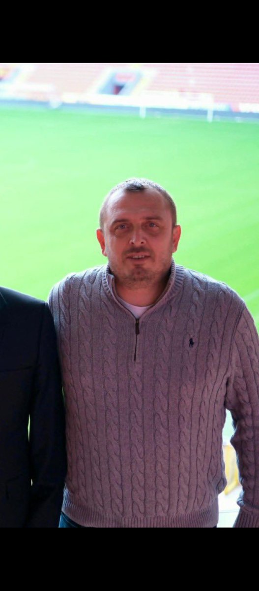 Fener Markaj (@fenermarkajorg) on Twitter photo Ali Koç Başkanımıza, arkadan k*hpece saldıran kişi bu lütfen yayalım. Ali Koç Başkanımıza, arkadan k*hpece saldıran kişi bu lütfen yayalım.