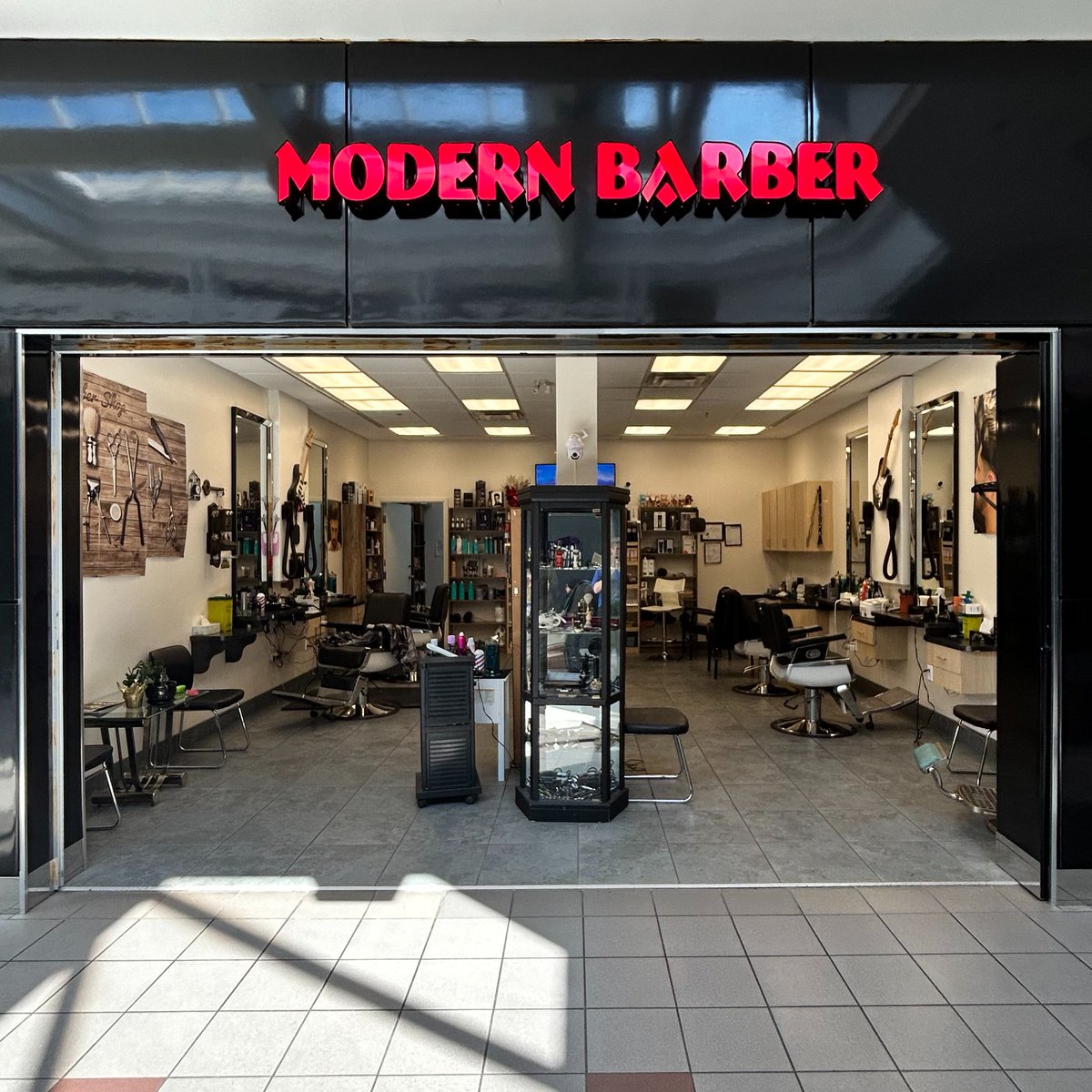 Book your hair appointment with Modern Barber for your back-to-school haircut!
#modernbarber #freshhairstyle #MH_Mall